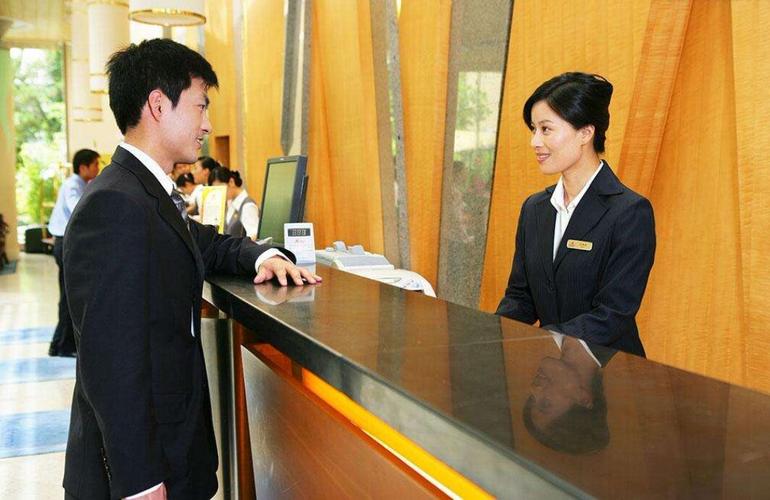 酒店管理客房服务人员应该怎样进行服务?
